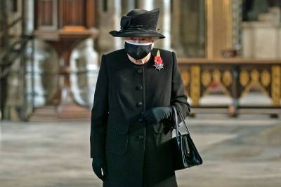 Елизавета II лишила рыцарского звания 9 человек за 2020 год
