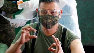 Шойгу: почти 400 тысяч военных привились от коронавируса