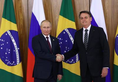 Путин обсудил с Болсонару поставки вакцины "Спутник V" в Бразилию