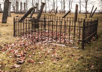 Шиловца осудили за кражу оград с кладбищ