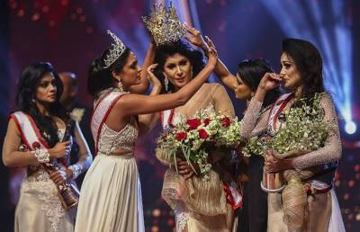 Конкурс красоты в Шри-Ланке закончился дракой за корону на сцене