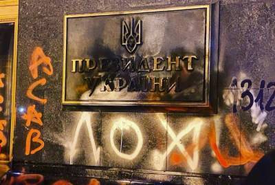 Для националистов Зеленский остаётся «не украинцем»