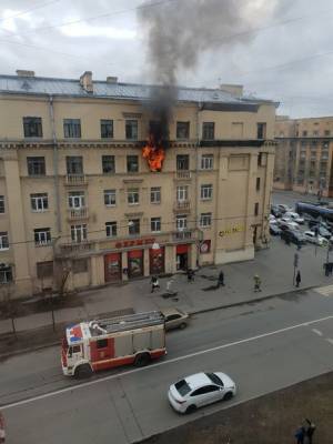 Женщину удалось спасти из пожара на Заневском