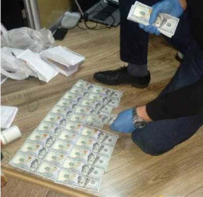 Пачки денег в большой сумке: НАБУ показало задержанных на взятке адвокатов