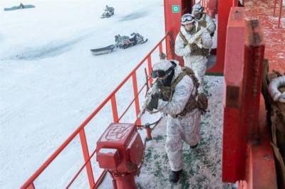 Спецназ и лётчики Росгвардии из Кузбасса участвуют в масштабных учениях в Арктике