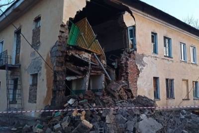 За день до обрушения части дома в Канске журналисты показывали дыру в стене