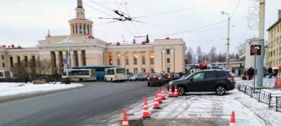 Суд признал незаконной платную парковку у железнодорожного вокзала в Петрозаводске
