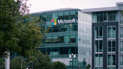 Microsoft повысила мощность серверов за счет погружения их в жидкость