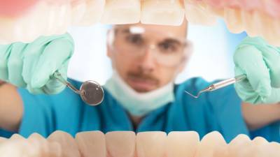 Стоматолог предупредил, что боль в зубах может быть признаком опасного заболевания