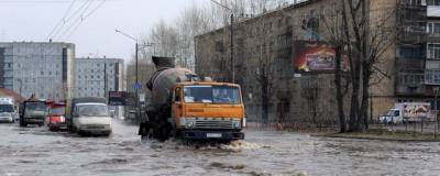 В Красноярске в районе реки Бугач подтопило несколько жилых домов