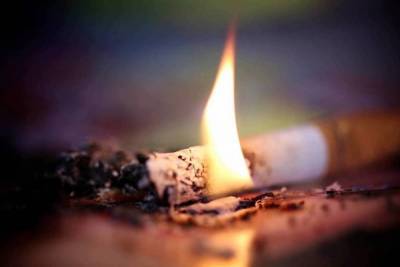 Неосторожный курильщик пострадал на пожаре в Астрахани