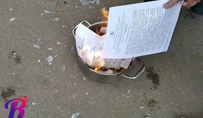Жители Печатников сожгли отписки от Департамента градостроительства Москвы