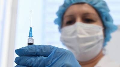 В "Феофании" людей массово вакцинировали от коронавируса под видом медиков, – СМИ