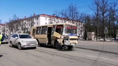 В Уфе в ДТП с автобусом пострадала 15-летняя пассажирка