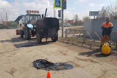 В Притамбовье начали ямочный ремонт дороги в деревне Красненькая