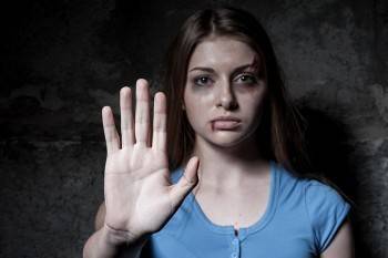 Жертвам домашнего насилия не придется собирать доказательства