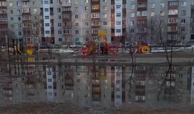 Тюмены жалуются на затолпение детской площадки на Московском тракте
