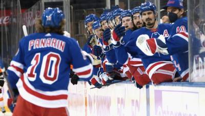 Панарин и Варламов вошли в тройку звезд дня в НХЛ