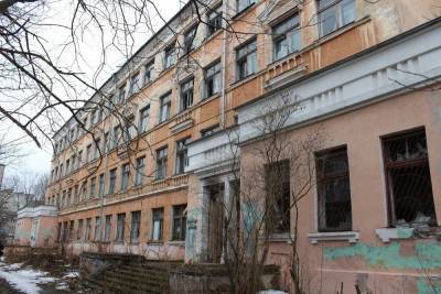 Была школа: специалисты и общественники обсуждали судьбу заброшенного петрозаводского здания