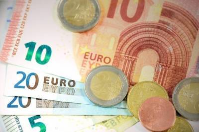 Евро впервые с февраля превысил отметку в 92 рубля
