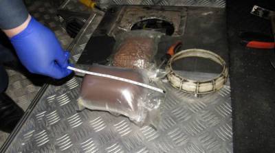 Более 20 кг гашиша нашли гродненские таможенники в баке машины из Польши