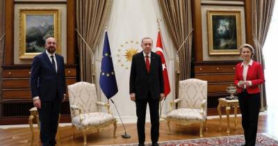 Президенту Еврокомиссии не дали стул на встрече с Эрдоганом (ВИДЕО)