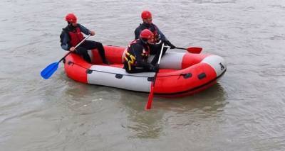 На берегу реки Ингури обнаружили тела трех человек