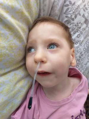 Четырехлетняя жительница Омской области из-за тяжелых проблем со здоровьем нуждается в помощи