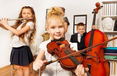В Смоленске две музыкальные школы получат новые инструменты