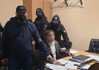 В Павлограде двое россиян пытались подкупить полицейского