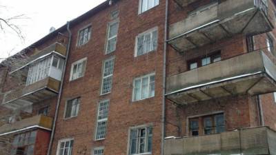 Жители аварийного дома в Барнауле были эвакуированы после обрушения стены