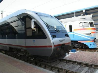 "Укрзалізниця" собирается возобновить пассажирские железнодорожные перевозки между Львовом и Ровно