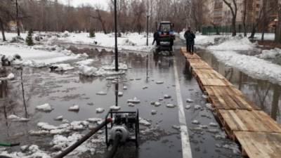 В Барнауле паводок затопил городской парк