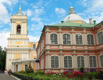 Первая почти за сто лет служба прошла в Благовещенской церкви Александро-Невской Лавры