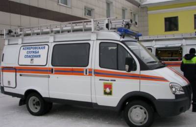 Кемеровские спасатели помогли ребёнку, засунувшему палец в ножку стула