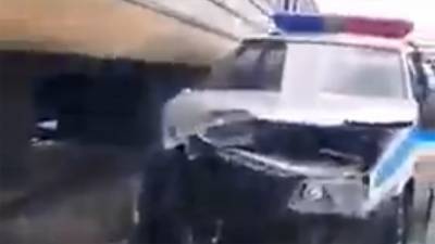 На Днепропетровщине столкнулись полицейский автомобиль и электричка – видео
