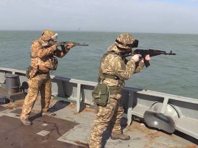 Украинские военные провели учения по отражению высаженного с моря десанта