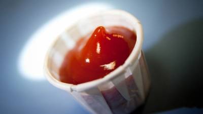 Пандемия COVID-19 спровоцировала внезапный дефицит пакетиков кетчупа в ресторанах США
