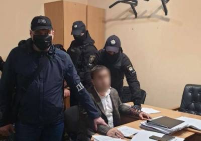 Двое россиян пытались за 30 тысяч подкупить украинского полицейского