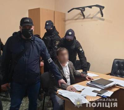 Откупиться от уголовного дела: россияне хотели дать взятку украинским полицейским