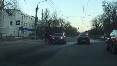 Легковушка сбила ребенка в Нижнем Новгороде. Видео