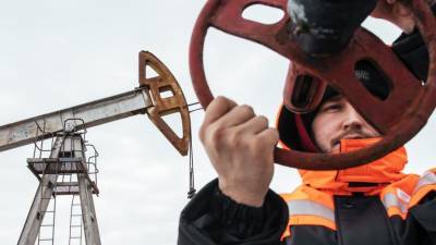 Эксперт рассказал о выигрыше России от сокращения добычи нефти