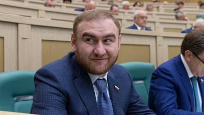 Дело бывшего сенатора Арашукова и его отца направлено в Верховный суд