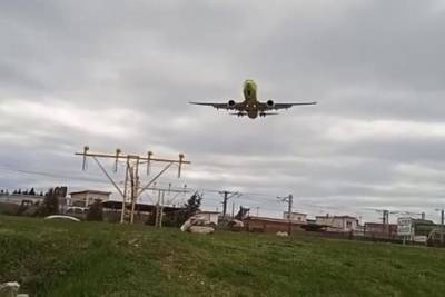 В Сочи самолёт не смог сесть из-за ветра