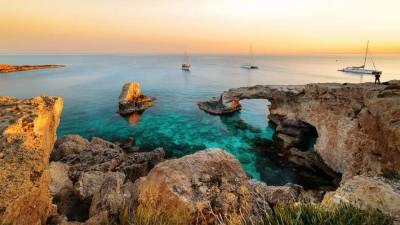 На Кипре туристам разрешили покидать отель по расписанию