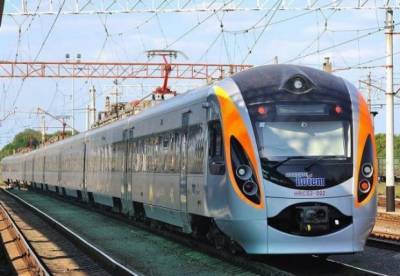 УЗ возобновляет курсирование поездов между Львовом и Ровно