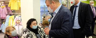 Васильев осмотрел пункт вакцинации в ЦУМе Кирова