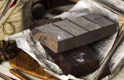 «Седой» шоколад: почему появляется странный налет, и можно ли кушать подобную сладость