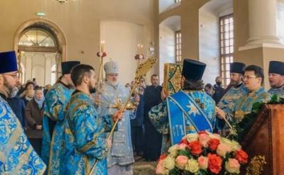 В Петербурге, в Благовещенской церкви Александро-Невской лавры прошла первая литургия