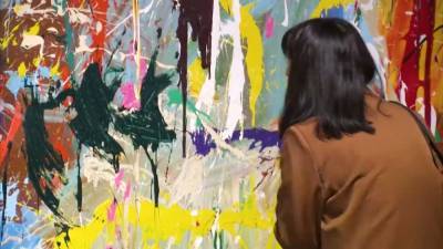 Молодая пара разрисовала картину стоимостью около 500 тысяч долларов в музее Сеула.